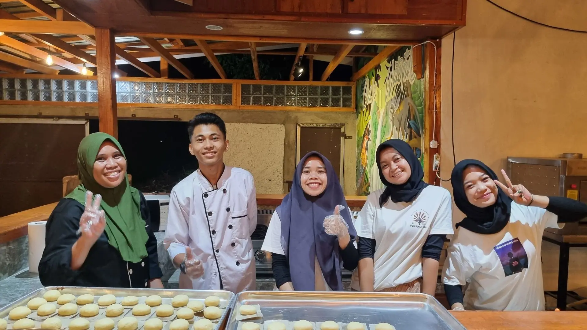 Cafe Rinjani Dawn Staff