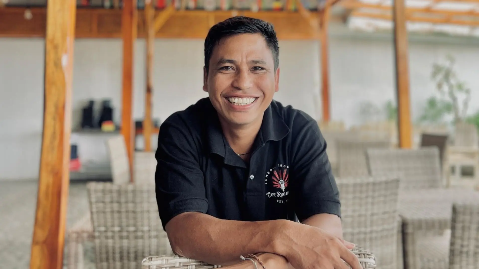 Cafe Rinjani Dawn waiter