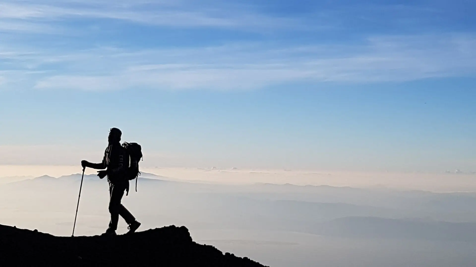 Climbing Mount Rinjani with a School group