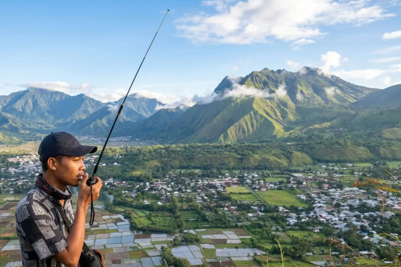Guide using radio Pergasingan Hill Sembalun