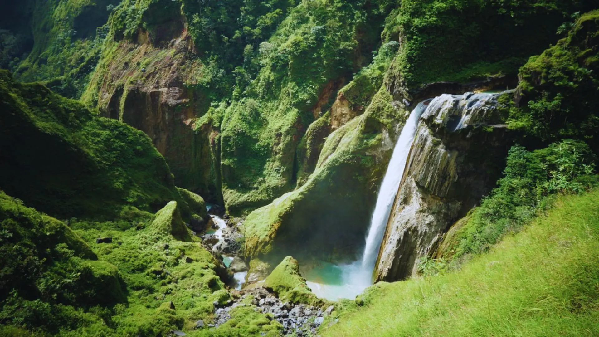 Penimbungan Waterfall Torean Route mount Rinjani