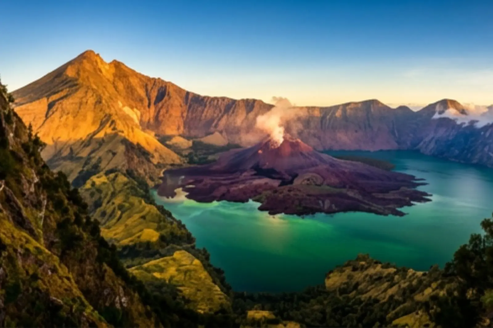 Trail Gunung Sengkereang Rinjani Second Summit
